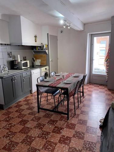 5RBUT1 - Maison familiale sur deux niveaux en plein coeur du centre ville - Location, gîte - Collioure