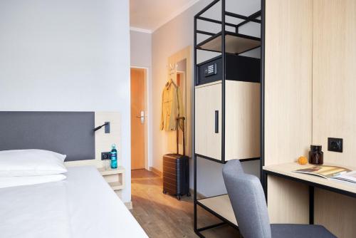 Hotel Central Hamburg - image 10