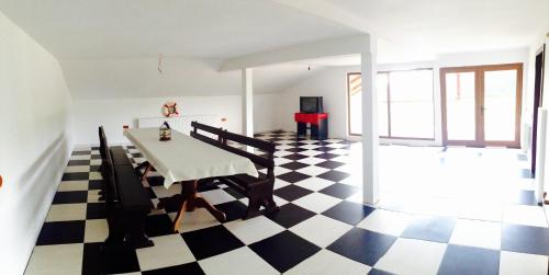 zonă comună salon/TV, Casa Renti in Rânca - Novaci