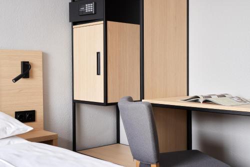 Hotel Central Hamburg - image 9