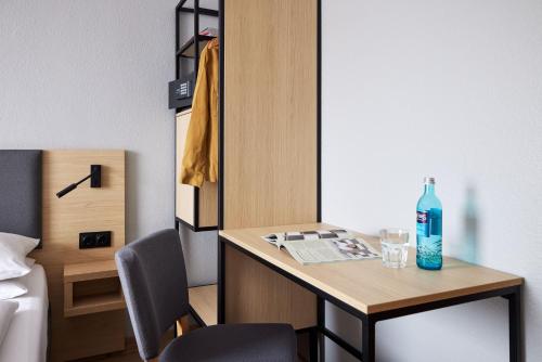 Hotel Central Hamburg - image 4