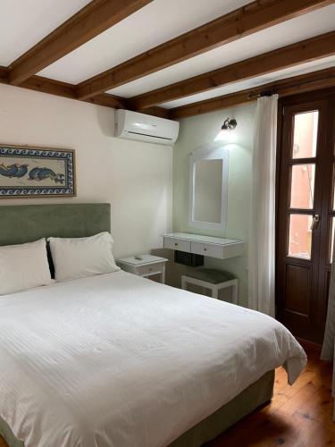Erietta Suites - image 7