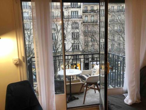 Grand appartement proche métro, Paryż