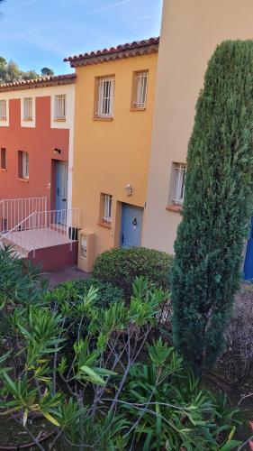 Seaview house, close Cannes, pool, garden. garage