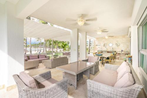 Beach front and beach access at Nueva Romana in La Caña