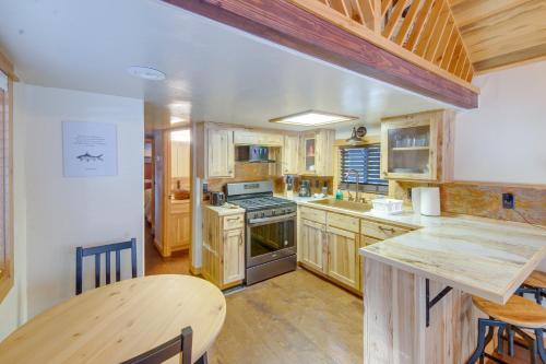 Cozy and Restful Cabin, Steps to Lake Almanor