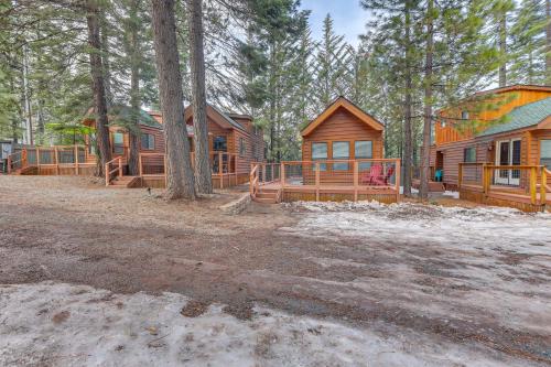 Cozy and Restful Cabin, Steps to Lake Almanor