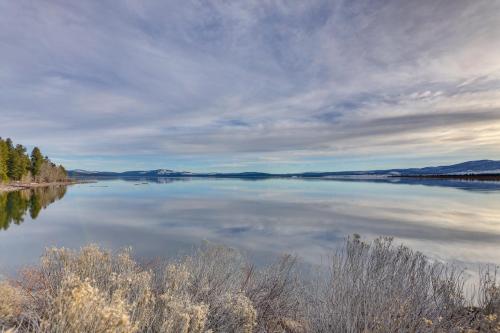 Cozy and Restful Cabin, Steps to Lake Almanor