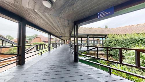 周邊環境, 摩爾廳會議中心 (Moor Hall Conference Centre) in 庫克姆