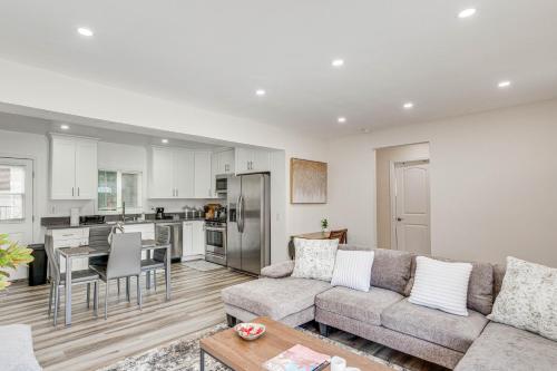 Los Angeles Apartment about 3 Mi to Santa Monica Pier! in Los Angeles, USA