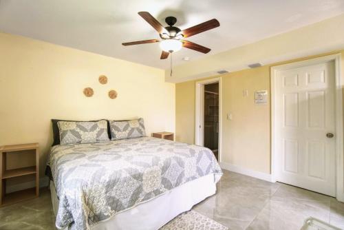 Cheerful 3-Bed 2-Bath Minutes from the Beach