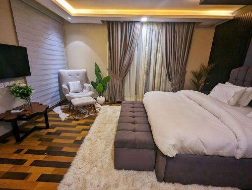 GoldCrest Mall - Executive One-Bed Penthouse - image 8