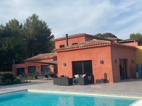 Magnifique villa climatisée avec piscine - Location, gîte - La Farlède