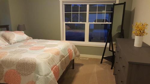 Modern and Pristine Condo -By the GT Commons in Traverse City, USA