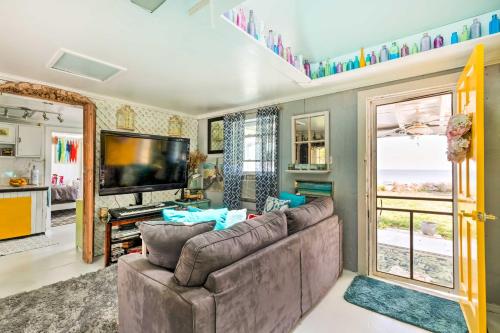 Oceanfront White Stone Cottage with Private Beach! - image 4