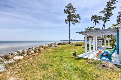 Oceanfront White Stone Cottage with Private Beach! - image 10