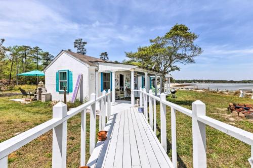 Oceanfront White Stone Cottage with Private Beach! - image 6
