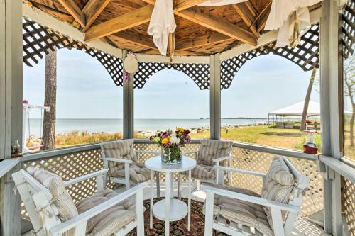 Oceanfront White Stone Cottage W/ Private Beach! - Kilmarnock, VA