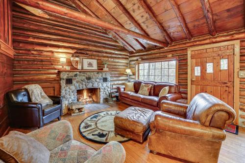 . Michigan Log Cabin w/ Pere Marquette River Views