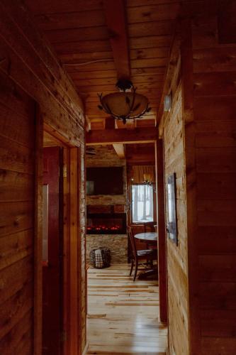 Private Cabin-Shuttle Pass Included! - image 4