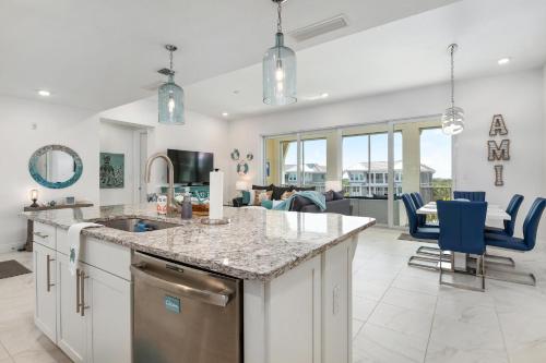 Castaway in Margaritaville! Modern, Beachy Condo overlooking pool! in Bradenton, USA