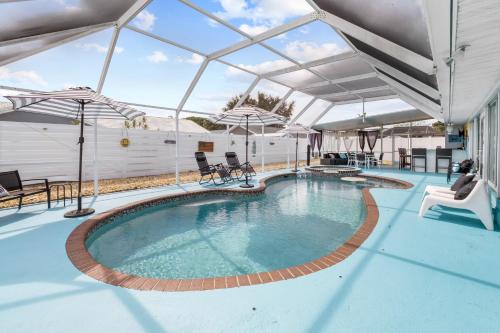 Cappys Casa Bella! Heated Pool & Pool Bar, Fire Pit & Game Room! in Bradenton, USA