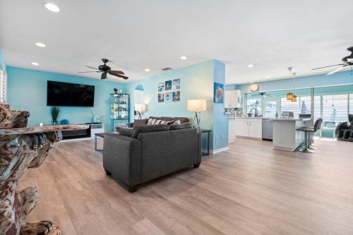Cappys Casa Bella! Heated Pool & Pool Bar, Fire Pit & Game Room! in Bradenton, USA