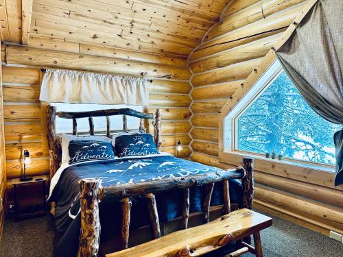 Bear Tracks Loft 20 Miles to West Yellowstone & Air Condition & Wifi