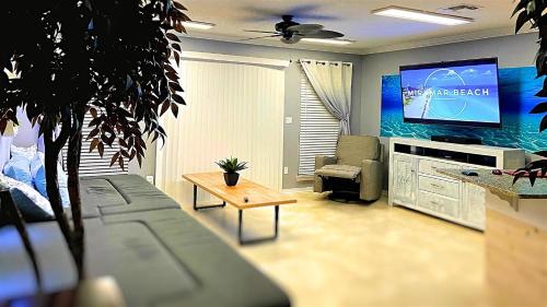 6 D, One Bedroom Condo