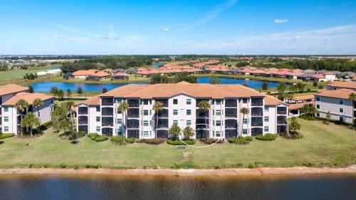 12th Hole Hideaway! Ground floor condo at Lakewood National Golf Club!