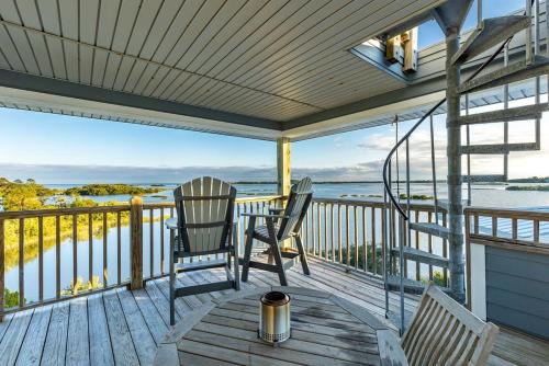 3 Story Haven Fire Pit kayaks updated 360 Views in Cedar Key, USA