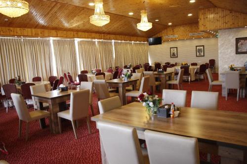 مطعم, فندق البلكونة (Balcony Hotel) in ياجوز