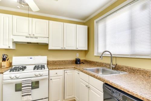 Augusta Home with Fenced Yard - 4 Mi to Downtown! in Augusta, USA