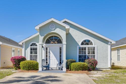 Charming PCB Home about 1 Mi to Beach Access!