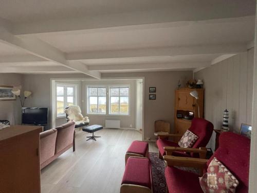 Sea-view house in Sund - image 4