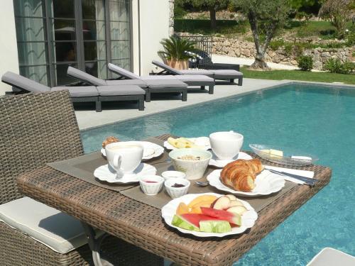 Etoile De Saint Paul - image 6