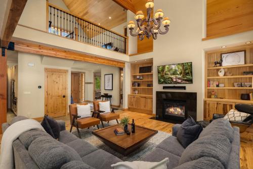 Stunning Suncadia Retreat with Hot Tub and Game Room!