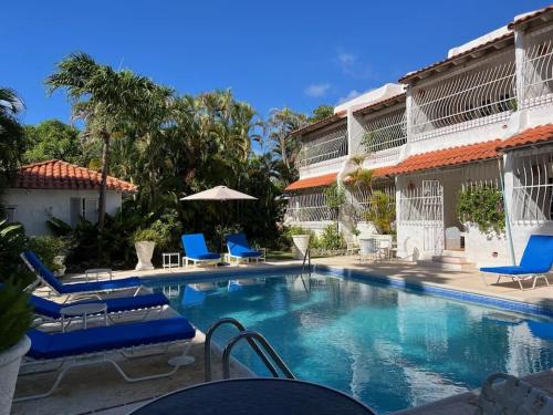 Fabulous condo, 5 mins from Mullins Beach.