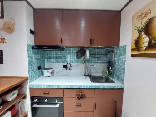 Kitchen, Stay in Manila, Cambridge Village in San Andres