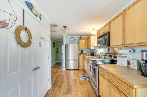 Waterfront Bay St Louis Home with Private Dock! in Shoreline Park, USA