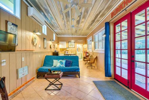 5 Mi to Beach: Inglis Studio w/ Patio & Grill! in Inglis (FL)