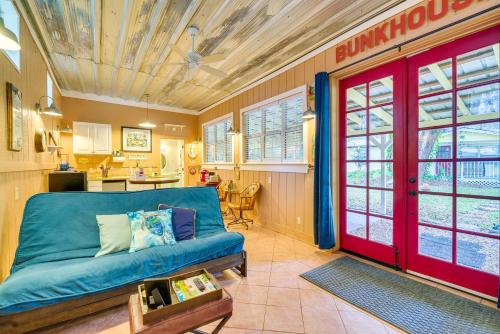 5 Mi to Beach: Inglis Studio w/ Patio & Grill! in Inglis (FL)