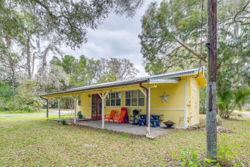 5 Mi to Beach: Inglis Studio w/ Patio & Grill! in Inglis (FL)