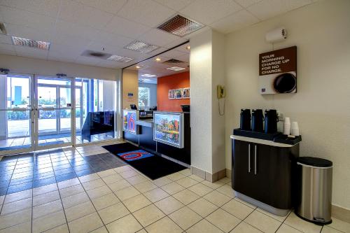 Lobby, Motel 6 King Of Prussia, PA - Philadelphia in King Of Prussia (PA)