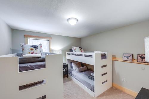 White Mountain Home Near Lakes and Kancamagus Hwy! - image 11