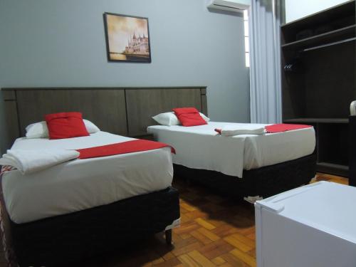 Twin Room image 10