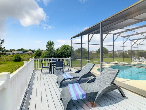 Extended Sun Deck with Private Pool in Gated Quiet Community, Davenport (foto 6)