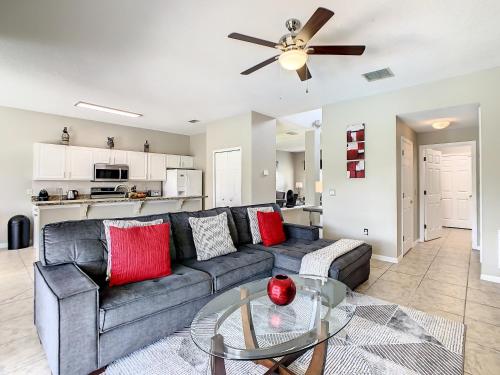 Extended Sun Deck with Private Pool in Gated Quiet Community, Davenport (foto 9)