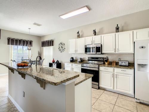 Extended Sun Deck with Private Pool in Gated Quiet Community, Davenport (foto 10)