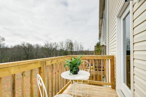 Southeast Greenville Townhome about 7 Mi to Downtown!